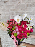 Corazón de Rosas y Orquídeas