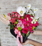 Corazón de Rosas y Orquídeas