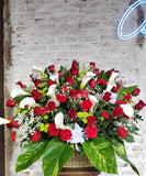 Canasta Premium de Rosas y Cartuchos