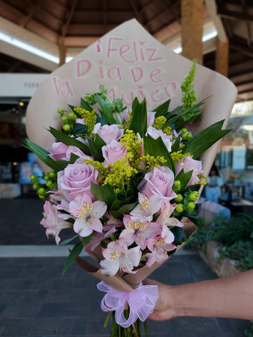 Ramo de rosas con Papel Kraft