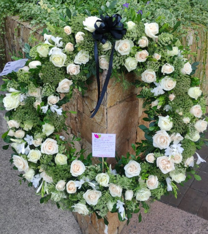 Corona del recuerdo en blanco