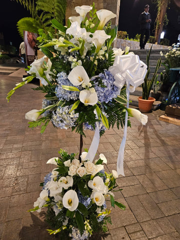 Pedestal o Topiario de cartuchos y rosas