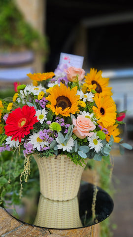 Canasta de Girasoles, gerberas y Rosas Abuelita