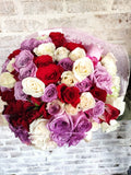 Ramo de 100 rosas de colores con hortensia