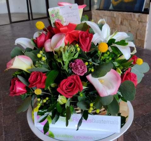 Canasta de Rosas y Lirios