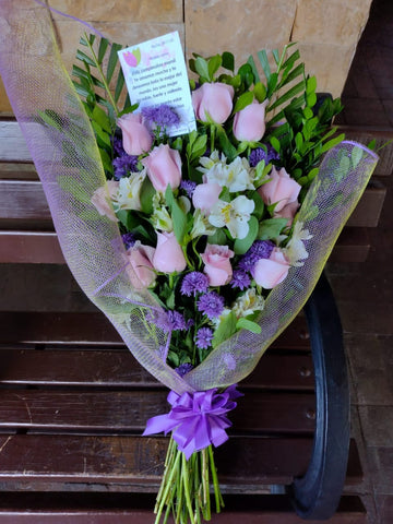 Ramo de rosas Día de La Mujer