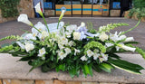 Hermosa palmatoria de condolencias con dragones, hortensias, rosas y lirios