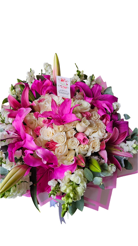 Ramon Buchon con Lirios Rosado y Fucsia.