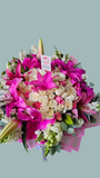 Ramon Buchon con Lirios Rosado y Fucsia.