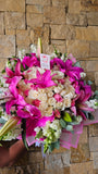 Ramon Buchon con Lirios Rosado y Fucsia.