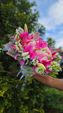Ramon Buchon con Lirios Rosado y Fucsia.