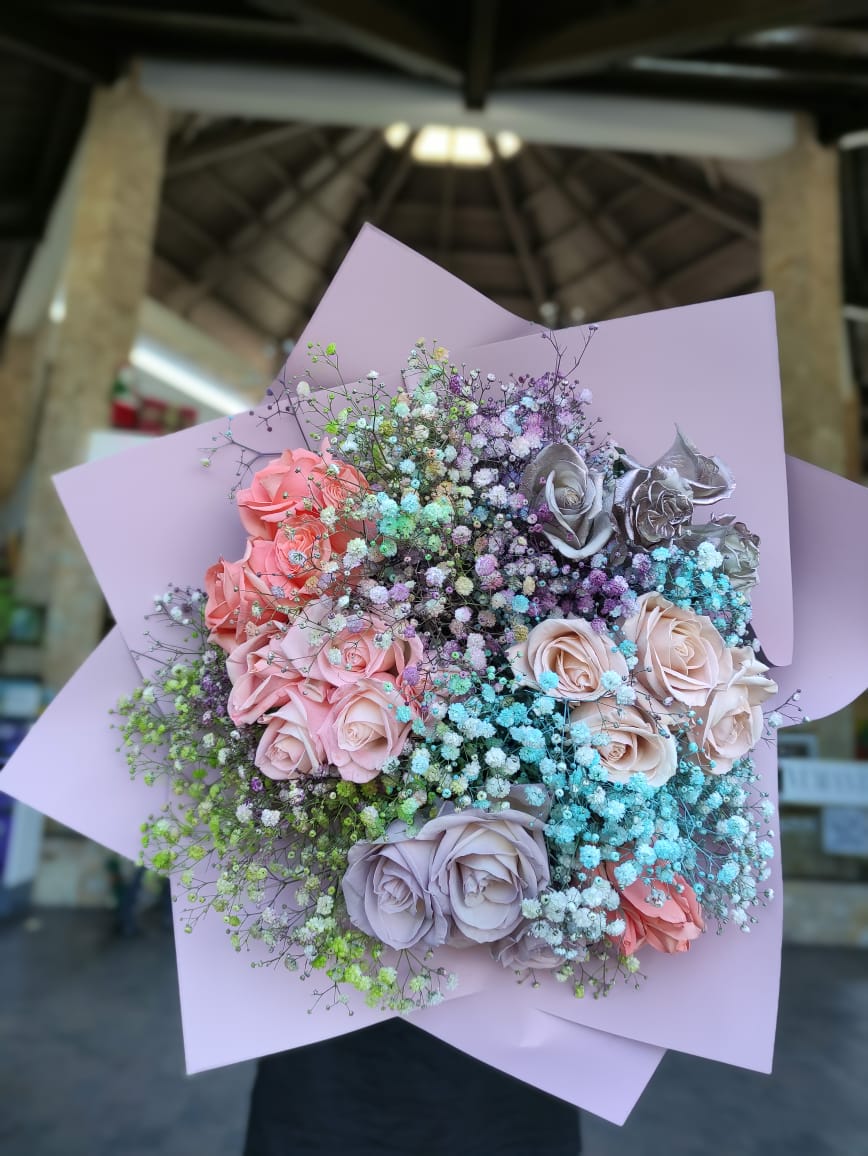 Ramo de rosas y baby breath – Arreglos Florales Guatemala