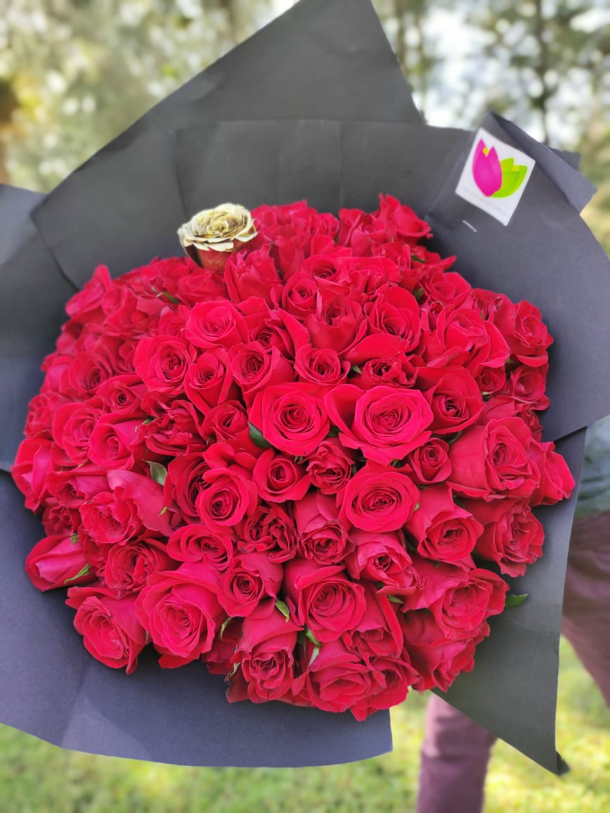 Ramo Buchon Rojo de Amor – Arreglos Florales Guatemala