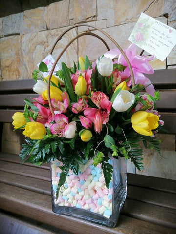 Cubo Dulce y Tulipanes con Raíz